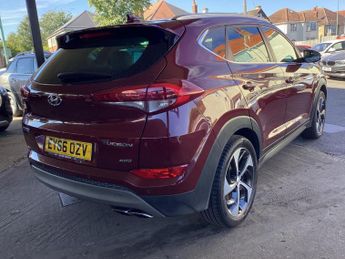Hyundai TUCSON 2.0 CRDi Premium Auto 4WD Euro 6 5dr