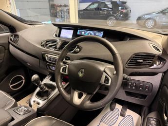 Renault Grand Scenic 1.6 dCi Dynamique TomTom Euro 5 (s/s) 5dr