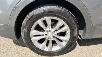 Hyundai Santa Fe 2.2 CRDi Blue Drive Premium Auto 4WD Euro 6 (s/s) 5dr (7 Seat)