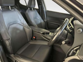 Lexus UX 2.0 250h F Sport Design SUV 5dr Petrol Hybrid E-CVT Euro 6 (s/s)