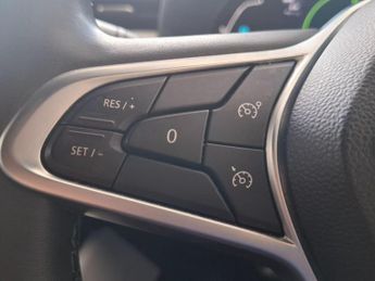 Renault Clio 1.6 E-TECH Techno Auto Euro 6 (s/s) 5dr