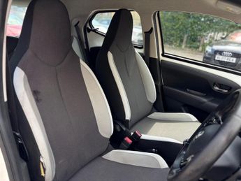 Toyota AYGO 1.0 VVT-i x-play Euro 6 5dr