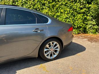 Jaguar XF 2.0d Portfolio Auto Euro 6 (s/s) 4dr