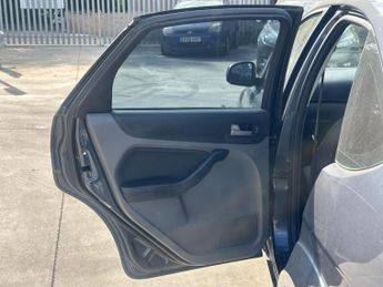 Ford Focus 1.6 Titanium 5dr