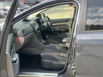 Ford Focus 1.6 Titanium 5dr