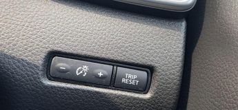 Nissan Qashqai 1.2 DIG-T N-Connecta XTRON Euro 6 (s/s) 5dr