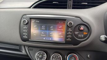 Toyota Yaris 1.5 VVT-i Icon Tech CVT Euro 6 5dr