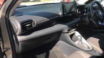 Toyota Yaris 1.5 VVT-h Design E-CVT Euro 6 (s/s) 5dr