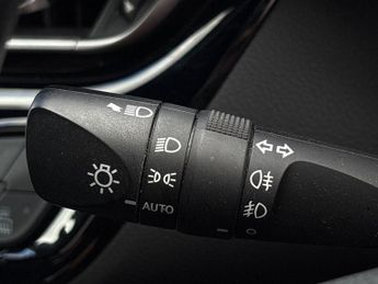 Toyota C-HR 1.8 VVT-h GPF Design SUV 5dr Petrol Hybrid CVT Euro 6 (s/s) (122