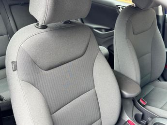 Hyundai IONIQ 1.6 h-GDi Premium DCT Euro 6 (s/s) 5dr