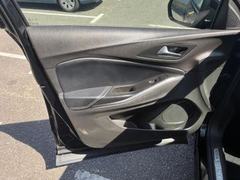 Vauxhall Grandland X 1.2 Turbo SRi Nav Auto Euro 6 (s/s) 5dr