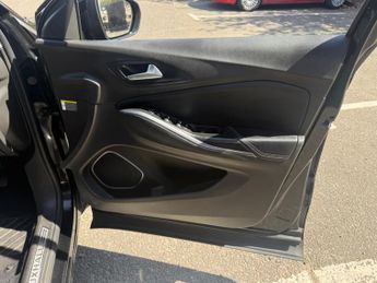 Vauxhall Grandland X 1.2 Turbo SRi Nav Auto Euro 6 (s/s) 5dr