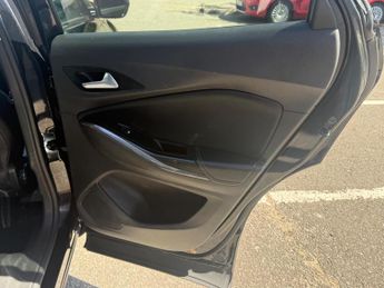 Vauxhall Grandland X 1.2 Turbo SRi Nav Auto Euro 6 (s/s) 5dr
