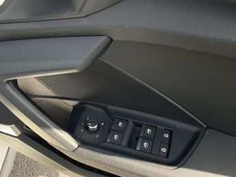 Audi A3 S LINE 40 TFSI E S-A