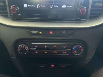 Kia Ceed 1.6 CRDi MHEV 2 Hatchback 5dr Diesel Hybrid Manual Euro 6 (s/s) 