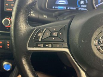 Nissan Leaf 40kWh Tekna Hatchback 5dr Electric Auto (150 ps)