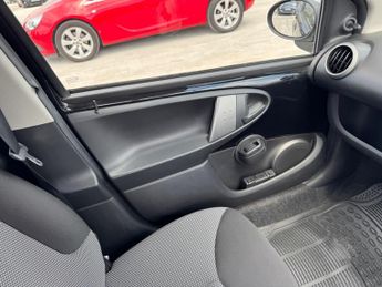 Toyota AYGO 1.0 VVT-i Move MultiMode Euro 5 5dr