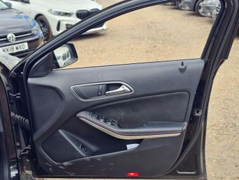 Mercedes-Benz GLA 1.6 GLA200 AMG Line (Premium) 7G-DCT Euro 6 (s/s) 5dr