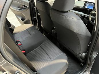 Toyota Yaris 1.5 VVT-h Design E-CVT Euro 6 (s/s) 5dr