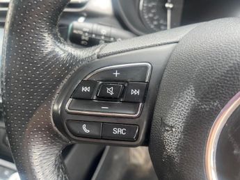 MG MG5 61.1kWh Exclusive Long Range Auto 5dr