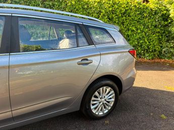 MG MG5 61.1kWh Exclusive Long Range Auto 5dr