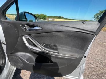Vauxhall Astra 1.0i Turbo ecoTEC Tech Line Nav Euro 6 (s/s) 5dr
