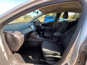 Vauxhall Astra 1.0i Turbo ecoTEC Tech Line Nav Euro 6 (s/s) 5dr