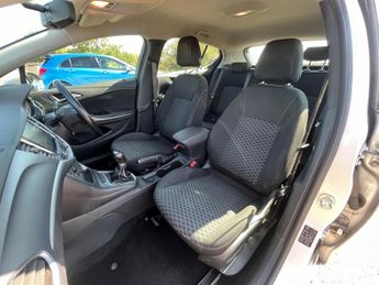 Vauxhall Astra 1.0i Turbo ecoTEC Tech Line Nav Euro 6 (s/s) 5dr