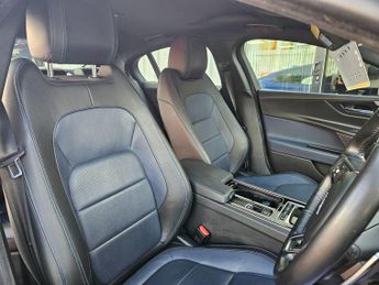 Jaguar XE 2.0i GPF R-Sport Auto Euro 6 (s/s) 4dr