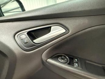 Ford Focus 1.0T EcoBoost ST-Line Auto Euro 6 (s/s) 5dr