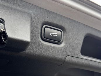Hyundai Santa Fe 2.2 CRDi Premium SE Auto 4WD Euro 6 (s/s) 5dr 7 Seat