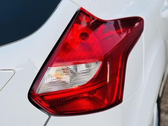 Ford Focus 1.0T EcoBoost Zetec Euro 5 (s/s) 5dr