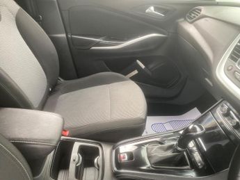 Vauxhall Grandland X 1.6 Turbo D BlueInjection SE Auto Euro 6 (s/s) 5dr