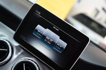 MERCEDES-BENZ 180 2.1 GLA220d AMG Line (Premium Plus) SUV 5dr Diesel 7G-DCT 4MATIC