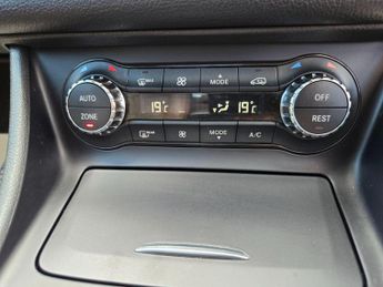 Mercedes-Benz GLA 2.1 GLA220d AMG Line (Premium Plus) 7G-DCT 4MATIC Euro 6 (s/s) 5