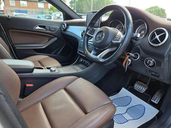Mercedes-Benz GLA 2.1 GLA220d AMG Line (Premium Plus) 7G-DCT 4MATIC Euro 6 (s/s) 5