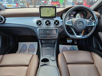 Mercedes-Benz GLA 2.1 GLA220d AMG Line (Premium Plus) 7G-DCT 4MATIC Euro 6 (s/s) 5