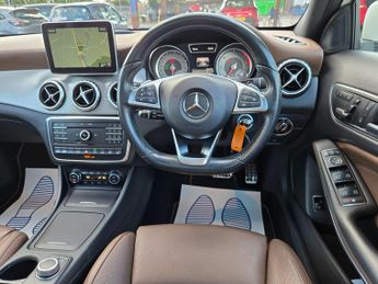 Mercedes-Benz GLA 2.1 GLA220d AMG Line (Premium Plus) 7G-DCT 4MATIC Euro 6 (s/s) 5