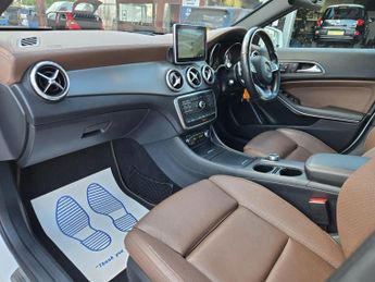 Mercedes-Benz GLA 2.1 GLA220d AMG Line (Premium Plus) 7G-DCT 4MATIC Euro 6 (s/s) 5