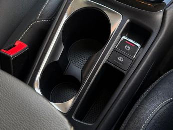 MG MG5 61.1kWh Exclusive Long Range Auto 5dr