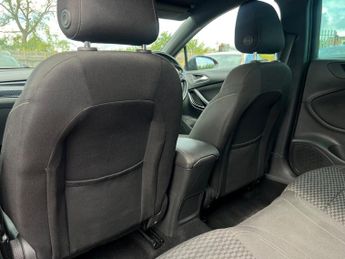Vauxhall Astra 1.6 CDTi BlueInjection SRi Nav Euro 6 (s/s) 5dr