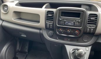 Renault Trafic 1.6 dCi 27 Business+ SWB Standard Roof Euro 5 5dr