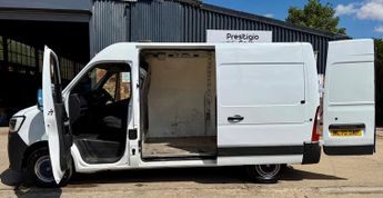 Renault Master 2.3 dCi 35 Business FWD MWB Medium Roof Euro 6 4dr