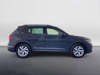 Volkswagen Tiguan 1.5 TSI Life SUV 5dr Petrol DSG Euro 6 (s/s) (150 ps)