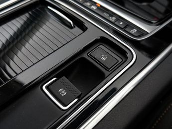 Jaguar XE 2.0i GPF Prestige Auto Euro 6 (s/s) 4dr