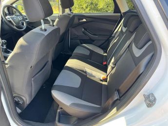 Ford Focus 1.0T EcoBoost Zetec Euro 5 (s/s) 5dr