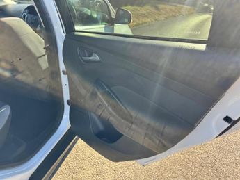 Ford Focus 1.0T EcoBoost Zetec Euro 5 (s/s) 5dr