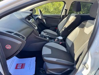Ford Focus 1.0T EcoBoost Zetec Euro 5 (s/s) 5dr
