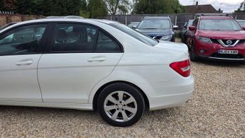 Mercedes-Benz C Class 1.8 C180 BlueEfficiency SE G-Tronic+ Euro 5 (s/s) 4dr