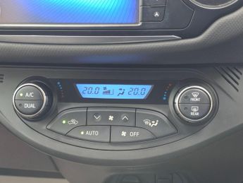 Toyota Yaris 1.5 VVT-h Icon E-CVT Euro 6 5dr